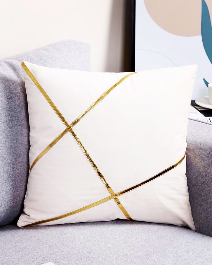 کوسن مخمل و چرم مصنوعی مدل تیکه دوزی شده سایز ۴۰ در ۴۰ - کد 345