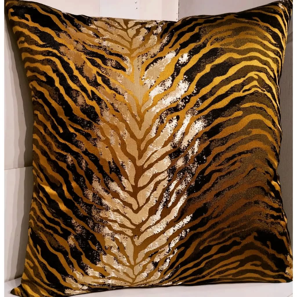 کوسن مخمل ساده و طرح دار مدل تیکه دوزی شده