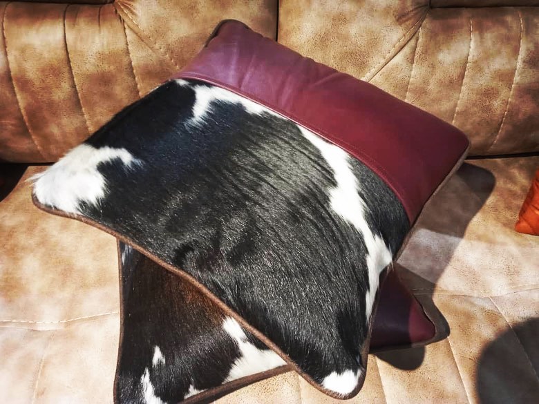 کوسن چرم طبیعی مدل تیکه دوزی ۴۰ در ۴۰