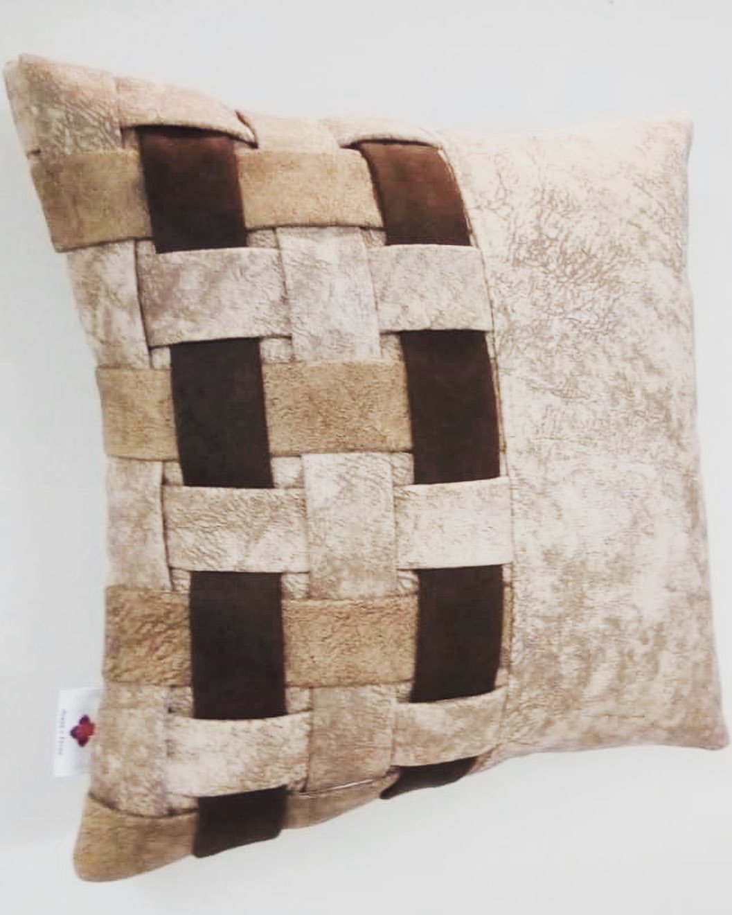 کوسن طرح حصیری مخمل